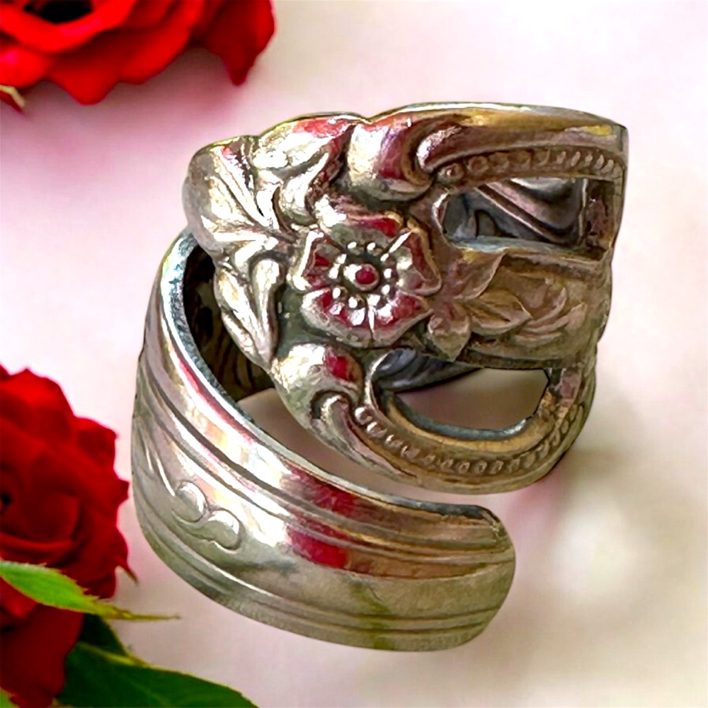 Silver Expandable Oneida Spoon Wrap Ring Size 9 - image 3